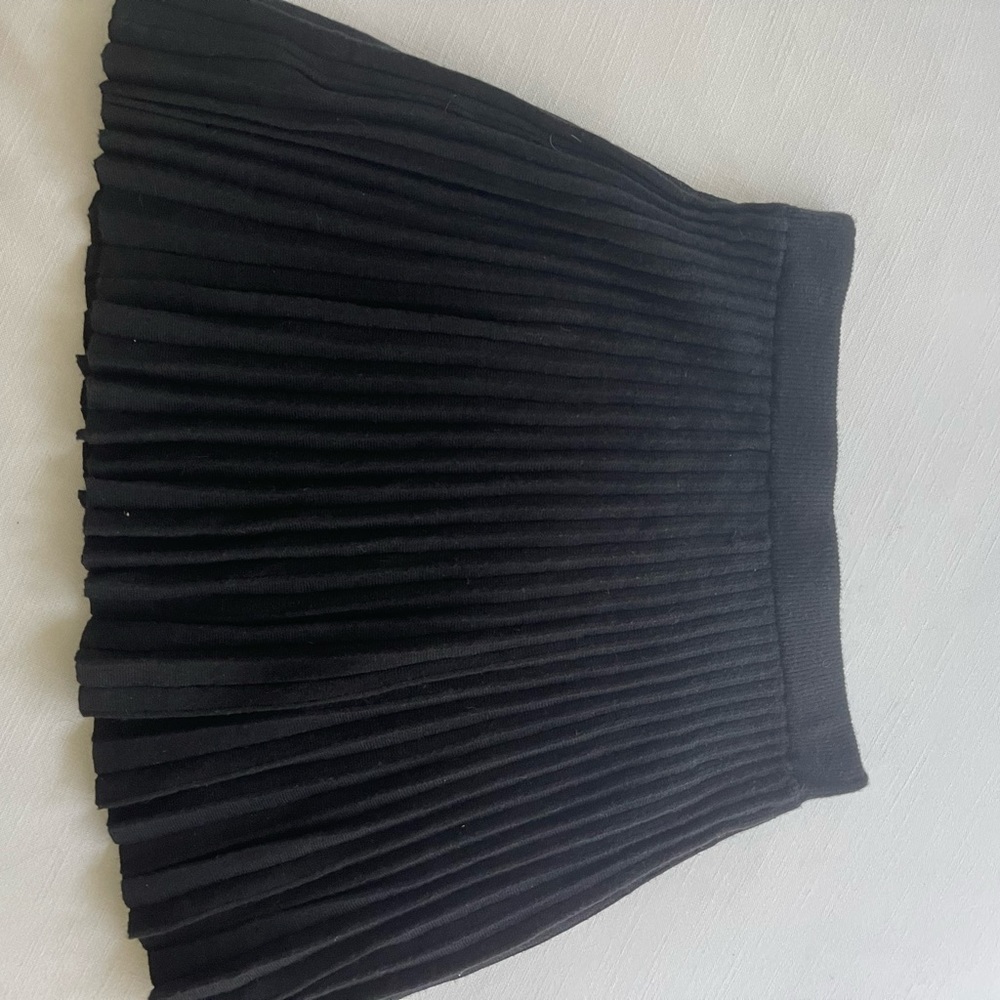 Black flow skirt